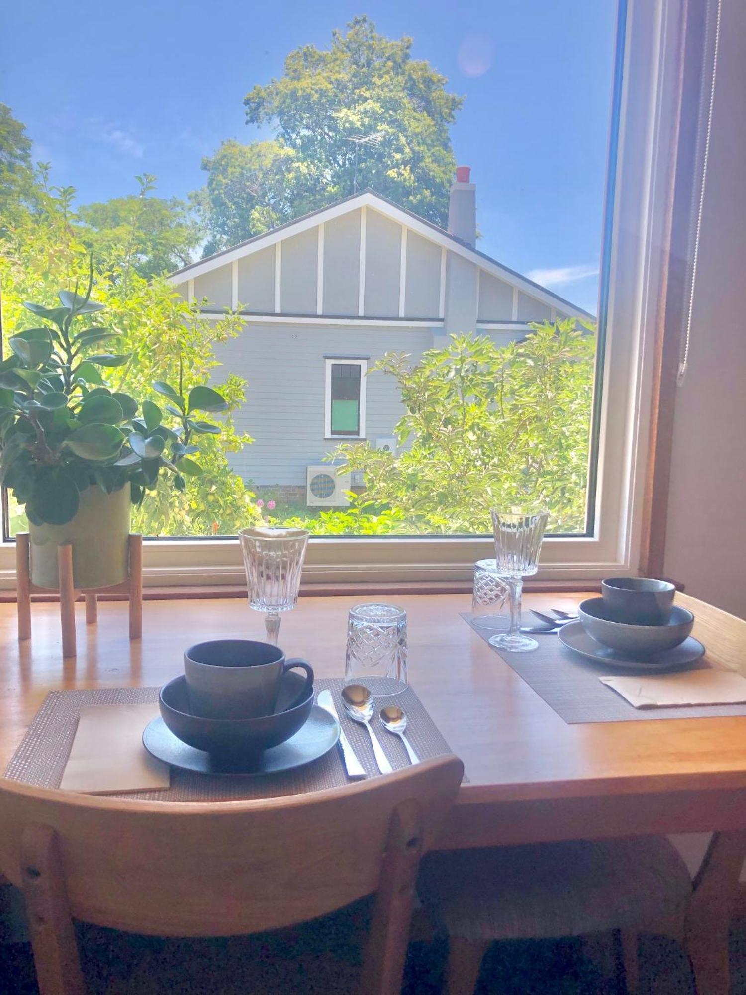 Lovely Budget Vegan Homestay ลอนเชสตัน ภายนอก รูปภาพ